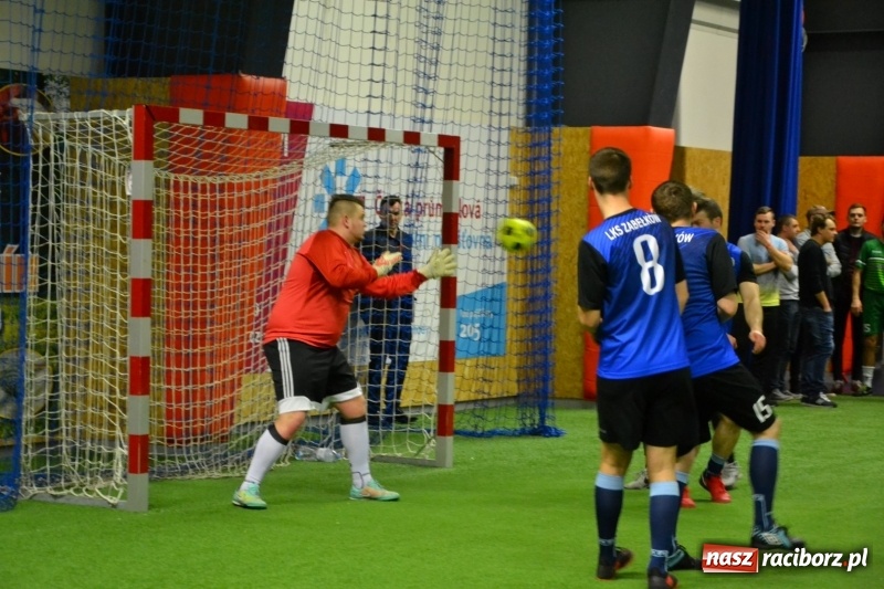 Zdjęcie w galerii na portalu naszraciborz.pl: LKS Owsiszcze z Pucharem Wójta w Halowym Turnieju Piłki Nożnej  wiadomości z regionu