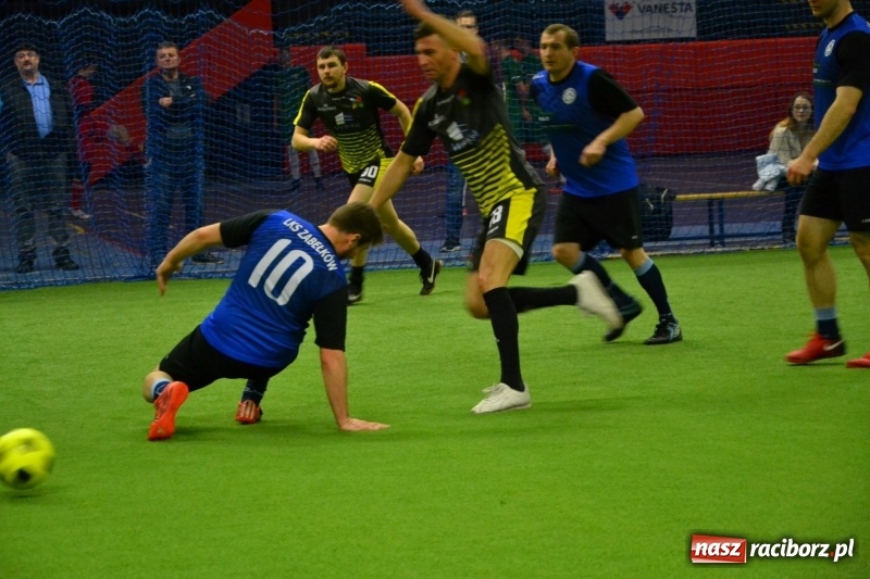 Zdjęcie w galerii na portalu naszraciborz.pl: LKS Owsiszcze z Pucharem Wójta w Halowym Turnieju Piłki Nożnej  wiadomości z regionu