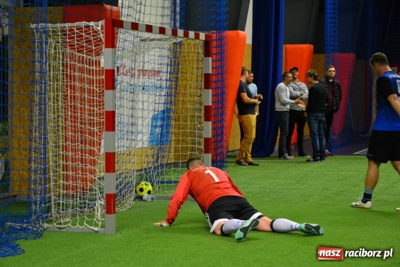 Zdjęcie w galerii na portalu naszraciborz.pl: LKS Owsiszcze z Pucharem Wójta w Halowym Turnieju Piłki Nożnej  wiadomości z regionu