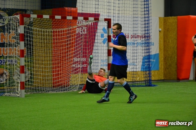 Zdjęcie w galerii na portalu naszraciborz.pl: LKS Owsiszcze z Pucharem Wójta w Halowym Turnieju Piłki Nożnej  wiadomości z regionu