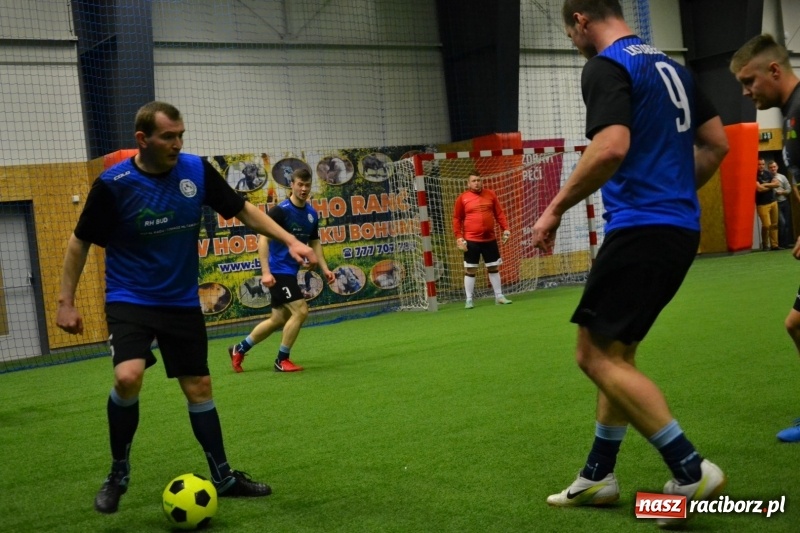 Zdjęcie w galerii na portalu naszraciborz.pl: LKS Owsiszcze z Pucharem Wójta w Halowym Turnieju Piłki Nożnej  wiadomości z regionu