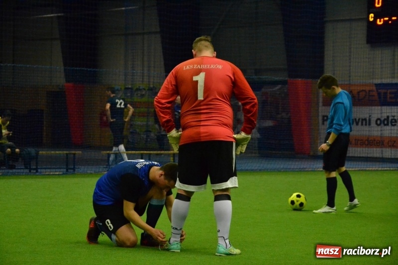 Zdjęcie w galerii na portalu naszraciborz.pl: LKS Owsiszcze z Pucharem Wójta w Halowym Turnieju Piłki Nożnej  wiadomości z regionu
