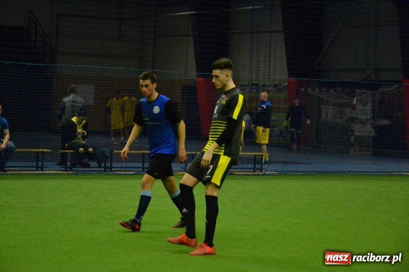 Zdjęcie w galerii na portalu naszraciborz.pl: LKS Owsiszcze z Pucharem Wójta w Halowym Turnieju Piłki Nożnej  wiadomości z regionu