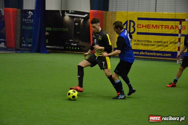 Zdjęcie w galerii na portalu naszraciborz.pl: LKS Owsiszcze z Pucharem Wójta w Halowym Turnieju Piłki Nożnej  wiadomości z regionu