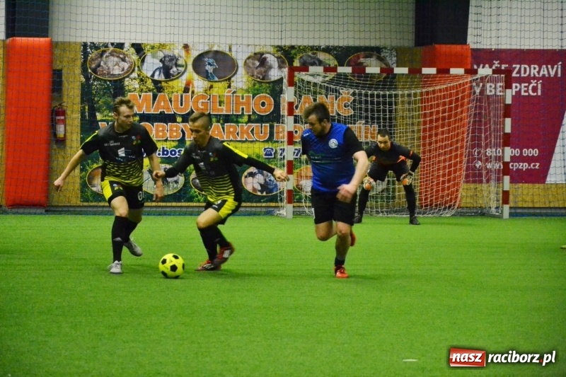 Zdjęcie w galerii na portalu naszraciborz.pl: LKS Owsiszcze z Pucharem Wójta w Halowym Turnieju Piłki Nożnej  wiadomości z regionu