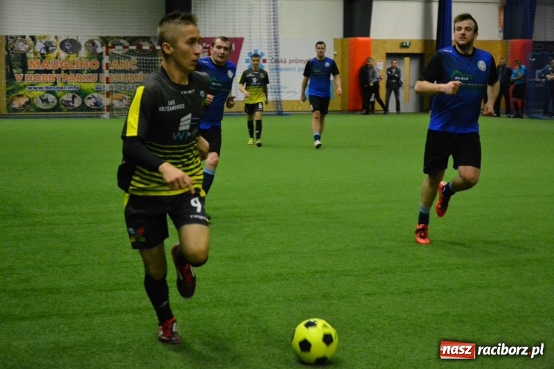 Zdjęcie w galerii na portalu naszraciborz.pl: LKS Owsiszcze z Pucharem Wójta w Halowym Turnieju Piłki Nożnej  wiadomości z regionu