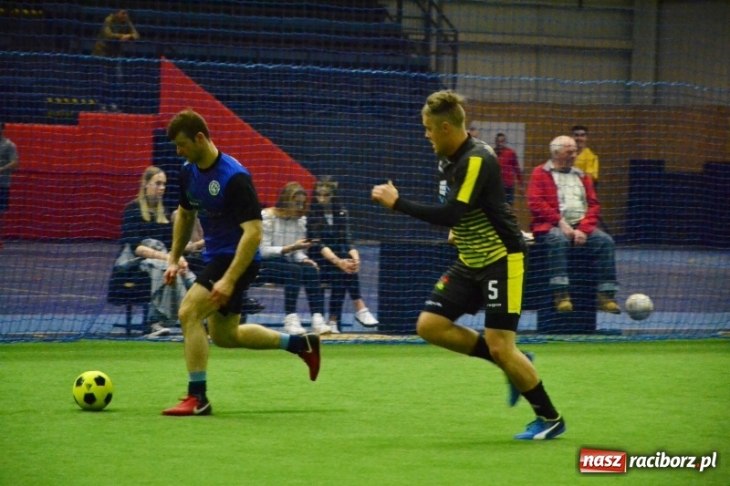 Zdjęcie w galerii na portalu naszraciborz.pl: LKS Owsiszcze z Pucharem Wójta w Halowym Turnieju Piłki Nożnej  wiadomości z regionu