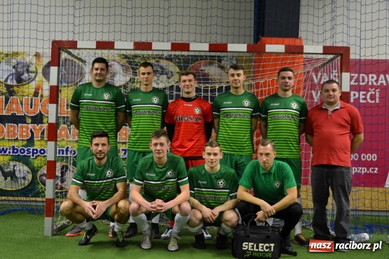 Zdjęcie w galerii na portalu naszraciborz.pl: LKS Owsiszcze z Pucharem Wójta w Halowym Turnieju Piłki Nożnej  wiadomości z regionu