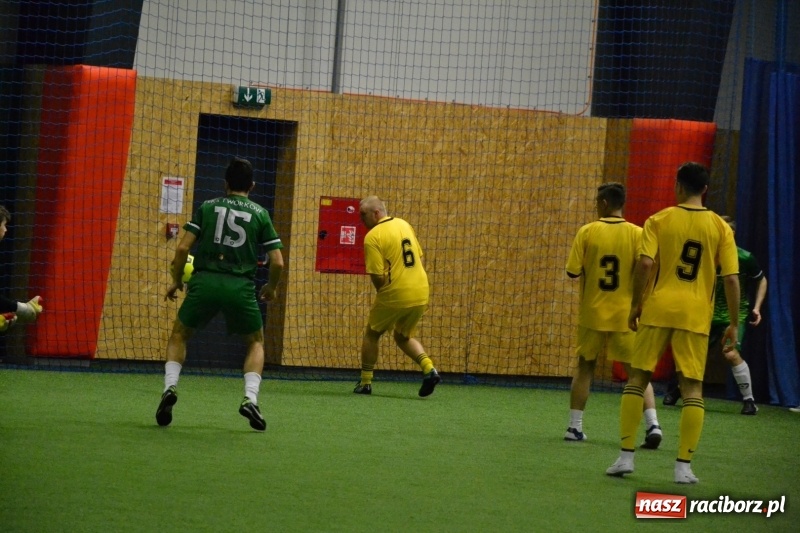 Zdjęcie w galerii na portalu naszraciborz.pl: LKS Owsiszcze z Pucharem Wójta w Halowym Turnieju Piłki Nożnej  wiadomości z regionu