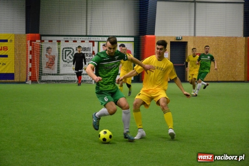 Zdjęcie w galerii na portalu naszraciborz.pl: LKS Owsiszcze z Pucharem Wójta w Halowym Turnieju Piłki Nożnej  wiadomości z regionu
