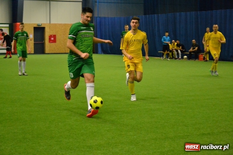Zdjęcie w galerii na portalu naszraciborz.pl: LKS Owsiszcze z Pucharem Wójta w Halowym Turnieju Piłki Nożnej  wiadomości z regionu