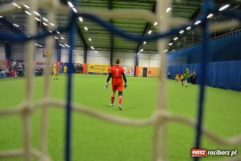 Zdjęcie w galerii na portalu naszraciborz.pl: LKS Owsiszcze z Pucharem Wójta w Halowym Turnieju Piłki Nożnej  wiadomości z regionu