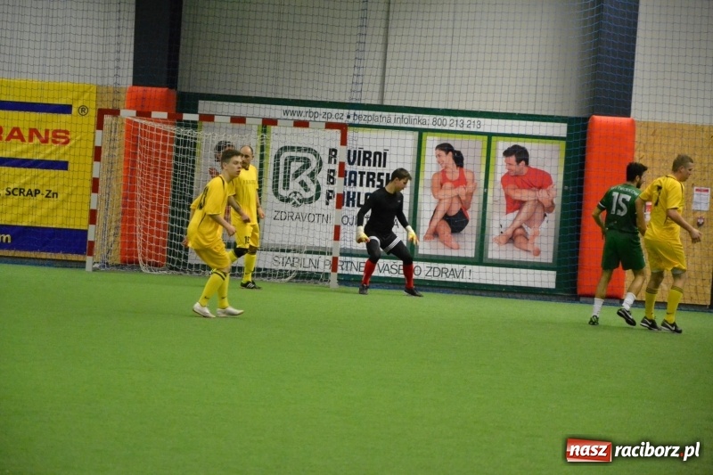 Zdjęcie w galerii na portalu naszraciborz.pl: LKS Owsiszcze z Pucharem Wójta w Halowym Turnieju Piłki Nożnej  wiadomości z regionu