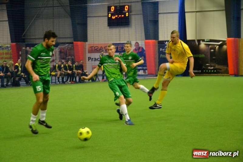 Zdjęcie w galerii na portalu naszraciborz.pl: LKS Owsiszcze z Pucharem Wójta w Halowym Turnieju Piłki Nożnej  wiadomości z regionu