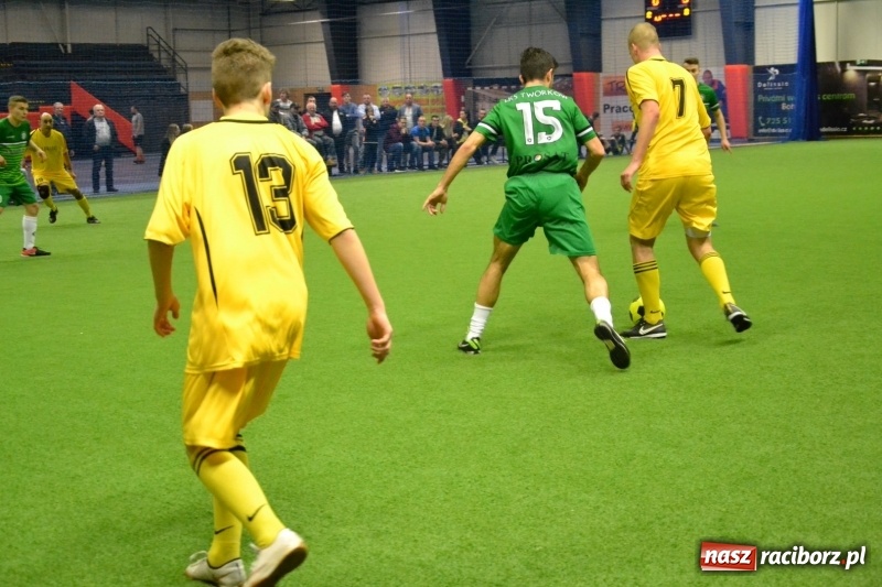 Zdjęcie w galerii na portalu naszraciborz.pl: LKS Owsiszcze z Pucharem Wójta w Halowym Turnieju Piłki Nożnej  wiadomości z regionu