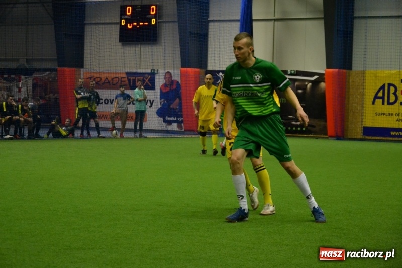 Zdjęcie w galerii na portalu naszraciborz.pl: LKS Owsiszcze z Pucharem Wójta w Halowym Turnieju Piłki Nożnej  wiadomości z regionu