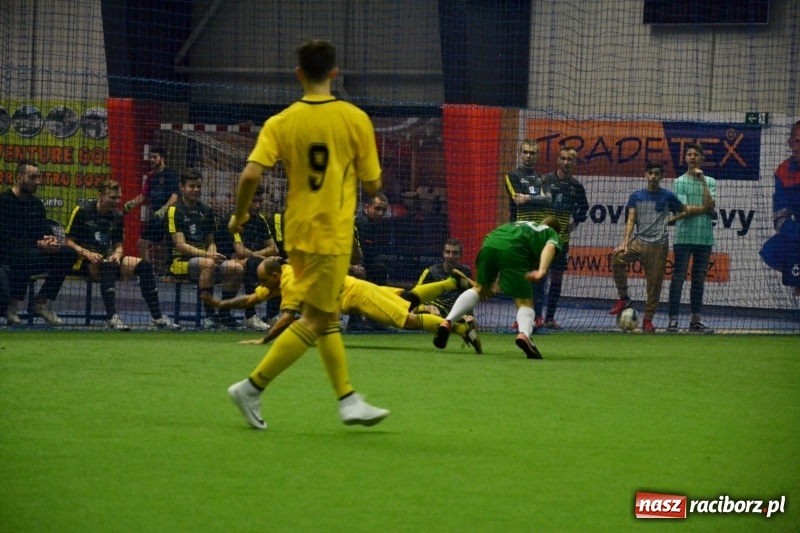 Zdjęcie w galerii na portalu naszraciborz.pl: LKS Owsiszcze z Pucharem Wójta w Halowym Turnieju Piłki Nożnej  wiadomości z regionu