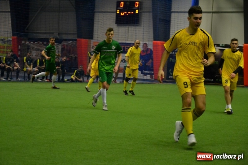 Zdjęcie w galerii na portalu naszraciborz.pl: LKS Owsiszcze z Pucharem Wójta w Halowym Turnieju Piłki Nożnej  wiadomości z regionu