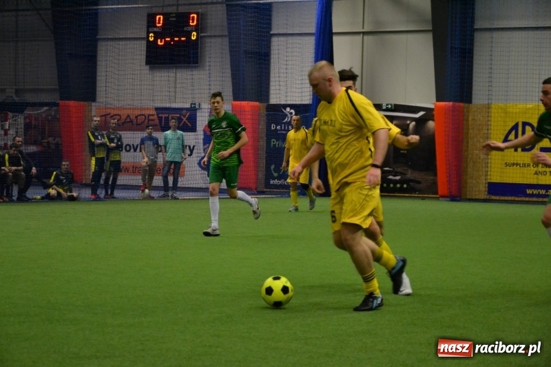 Zdjęcie w galerii na portalu naszraciborz.pl: LKS Owsiszcze z Pucharem Wójta w Halowym Turnieju Piłki Nożnej  wiadomości z regionu