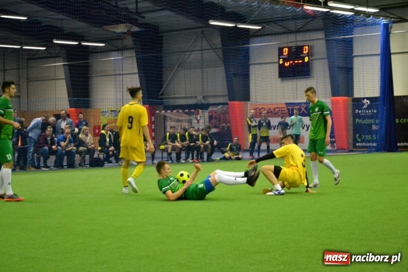 Zdjęcie w galerii na portalu naszraciborz.pl: LKS Owsiszcze z Pucharem Wójta w Halowym Turnieju Piłki Nożnej  wiadomości z regionu