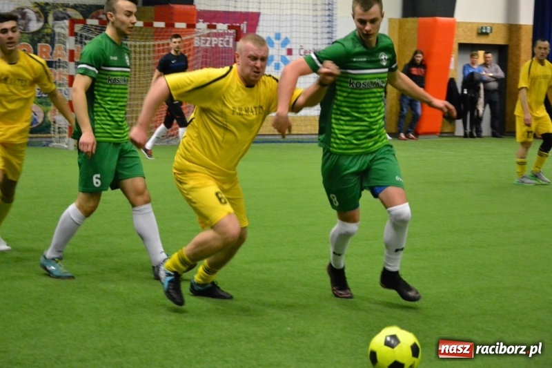 Zdjęcie w galerii na portalu naszraciborz.pl: LKS Owsiszcze z Pucharem Wójta w Halowym Turnieju Piłki Nożnej  wiadomości z regionu