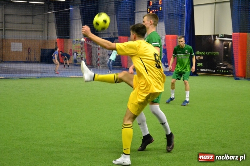 Zdjęcie w galerii na portalu naszraciborz.pl: LKS Owsiszcze z Pucharem Wójta w Halowym Turnieju Piłki Nożnej  wiadomości z regionu