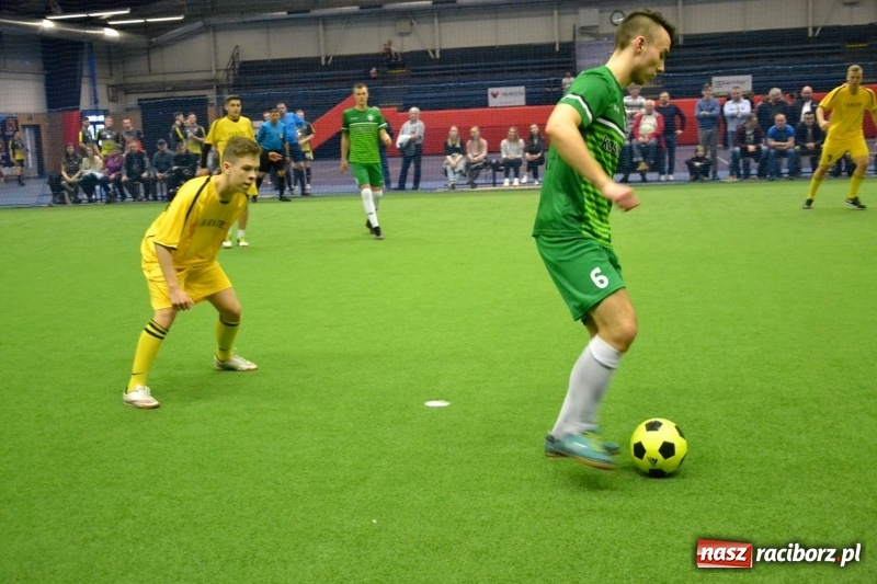 Zdjęcie w galerii na portalu naszraciborz.pl: LKS Owsiszcze z Pucharem Wójta w Halowym Turnieju Piłki Nożnej  wiadomości z regionu