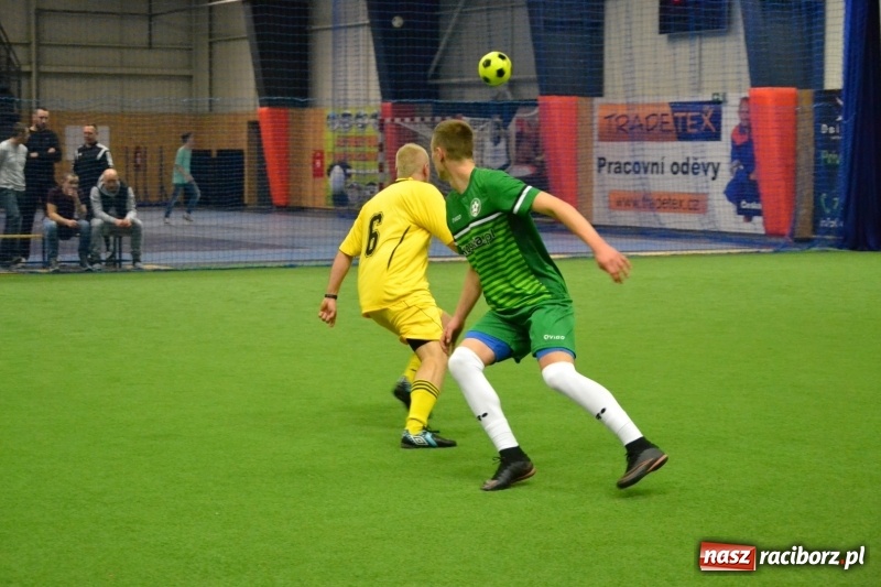 Zdjęcie w galerii na portalu naszraciborz.pl: LKS Owsiszcze z Pucharem Wójta w Halowym Turnieju Piłki Nożnej  wiadomości z regionu