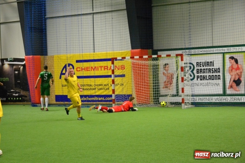 Zdjęcie w galerii na portalu naszraciborz.pl: LKS Owsiszcze z Pucharem Wójta w Halowym Turnieju Piłki Nożnej  wiadomości z regionu