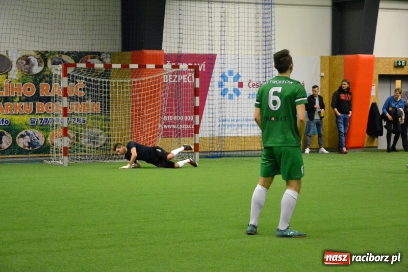 Zdjęcie w galerii na portalu naszraciborz.pl: LKS Owsiszcze z Pucharem Wójta w Halowym Turnieju Piłki Nożnej  wiadomości z regionu