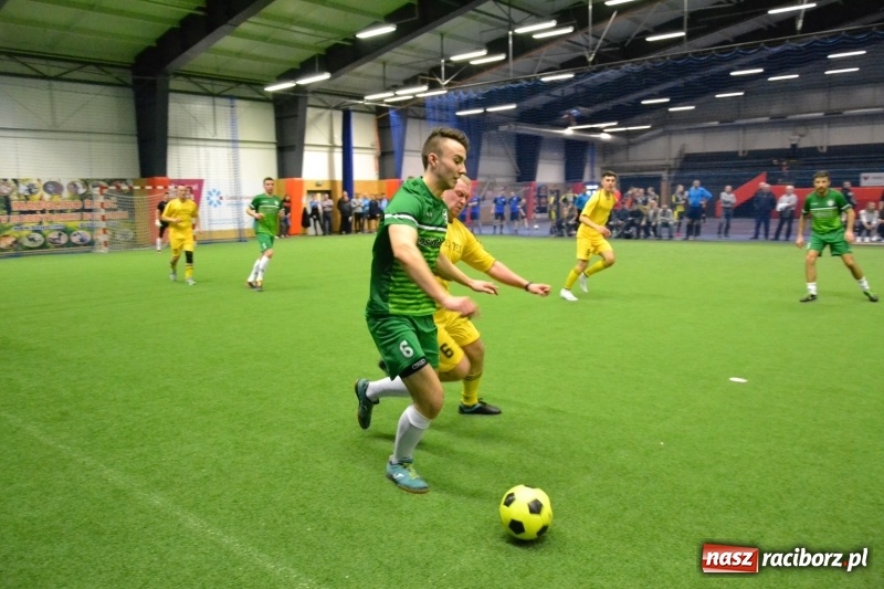 Zdjęcie w galerii na portalu naszraciborz.pl: LKS Owsiszcze z Pucharem Wójta w Halowym Turnieju Piłki Nożnej  wiadomości z regionu