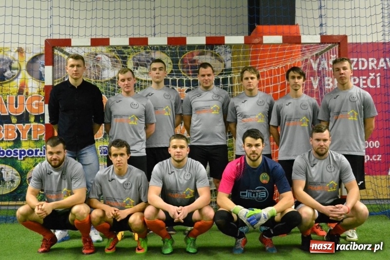 Zdjęcie w galerii na portalu naszraciborz.pl: LKS Owsiszcze z Pucharem Wójta w Halowym Turnieju Piłki Nożnej  wiadomości z regionu