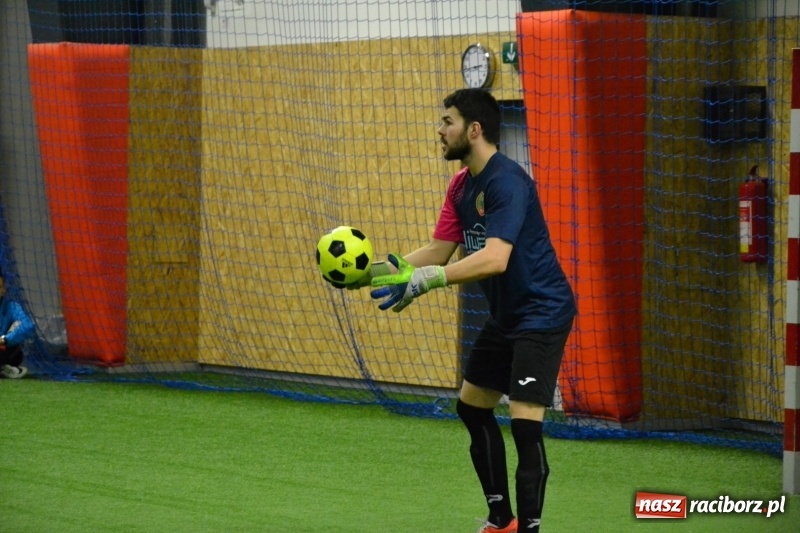 Zdjęcie w galerii na portalu naszraciborz.pl: LKS Owsiszcze z Pucharem Wójta w Halowym Turnieju Piłki Nożnej  wiadomości z regionu