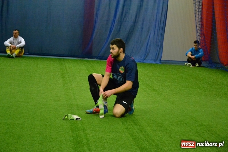 Zdjęcie w galerii na portalu naszraciborz.pl: LKS Owsiszcze z Pucharem Wójta w Halowym Turnieju Piłki Nożnej  wiadomości z regionu