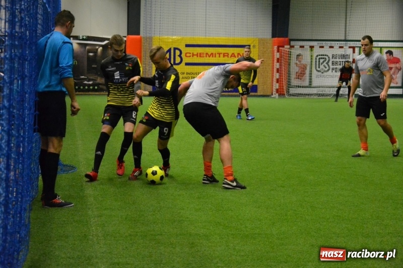 Zdjęcie w galerii na portalu naszraciborz.pl: LKS Owsiszcze z Pucharem Wójta w Halowym Turnieju Piłki Nożnej  wiadomości z regionu