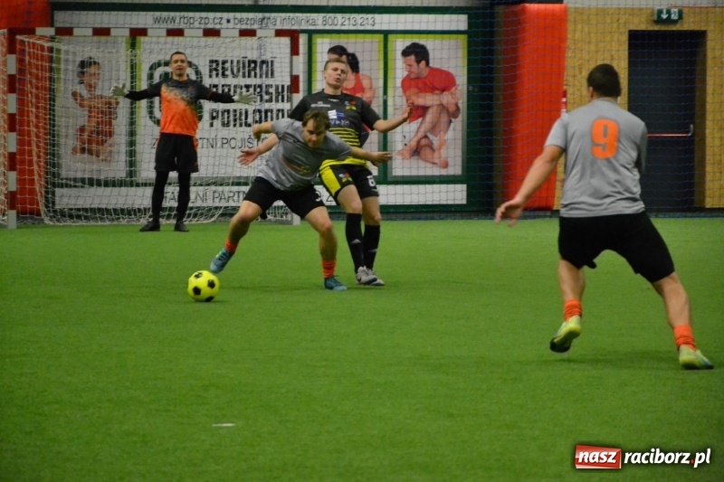 Zdjęcie w galerii na portalu naszraciborz.pl: LKS Owsiszcze z Pucharem Wójta w Halowym Turnieju Piłki Nożnej  wiadomości z regionu