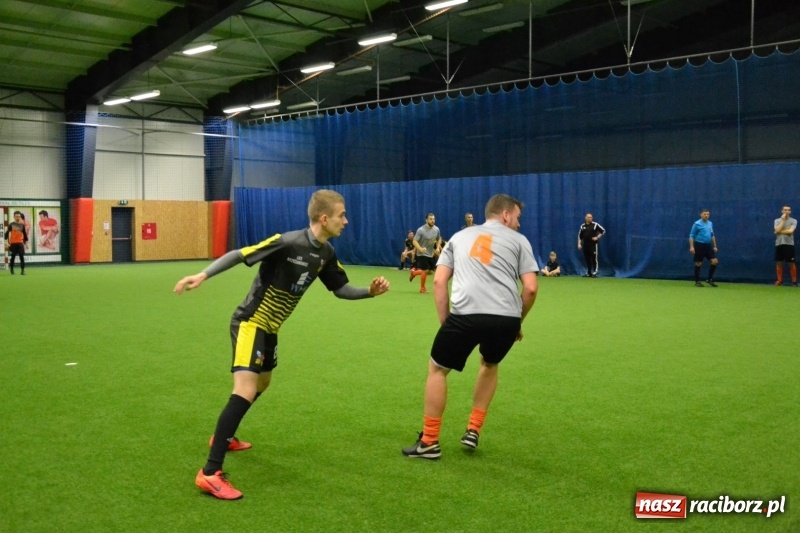 Zdjęcie w galerii na portalu naszraciborz.pl: LKS Owsiszcze z Pucharem Wójta w Halowym Turnieju Piłki Nożnej  wiadomości z regionu
