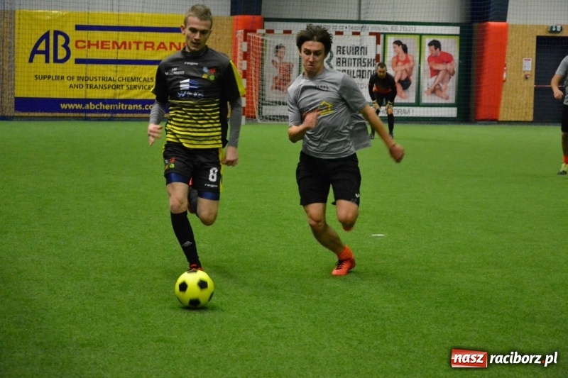 Zdjęcie w galerii na portalu naszraciborz.pl: LKS Owsiszcze z Pucharem Wójta w Halowym Turnieju Piłki Nożnej  wiadomości z regionu