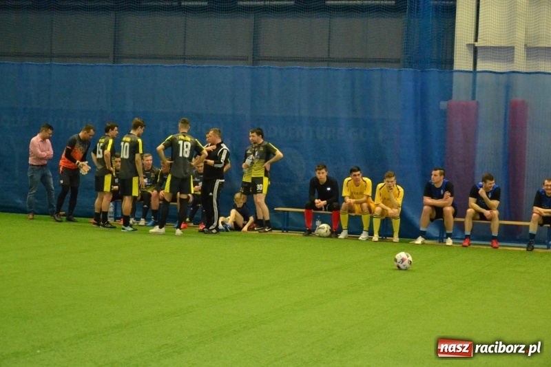Zdjęcie w galerii na portalu naszraciborz.pl: LKS Owsiszcze z Pucharem Wójta w Halowym Turnieju Piłki Nożnej  wiadomości z regionu