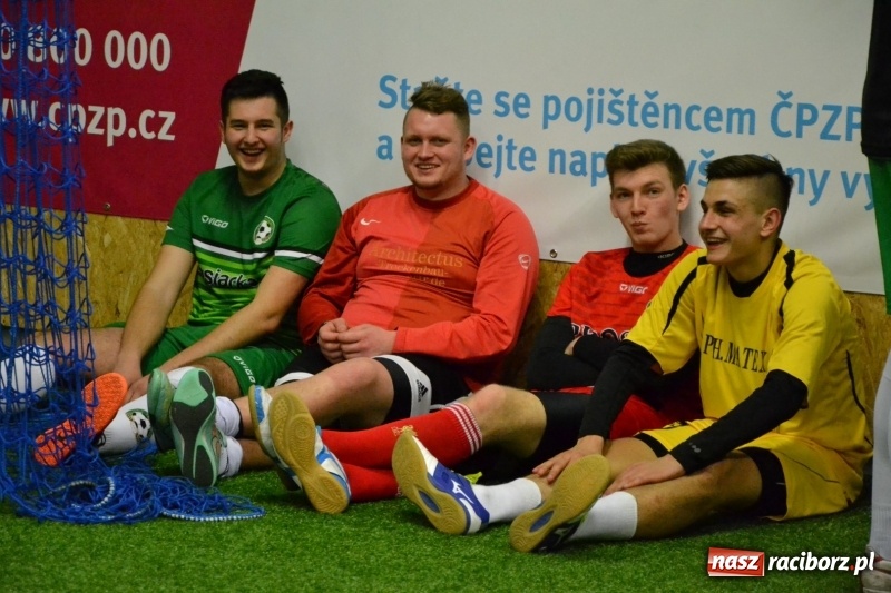 Zdjęcie w galerii na portalu naszraciborz.pl: LKS Owsiszcze z Pucharem Wójta w Halowym Turnieju Piłki Nożnej  wiadomości z regionu