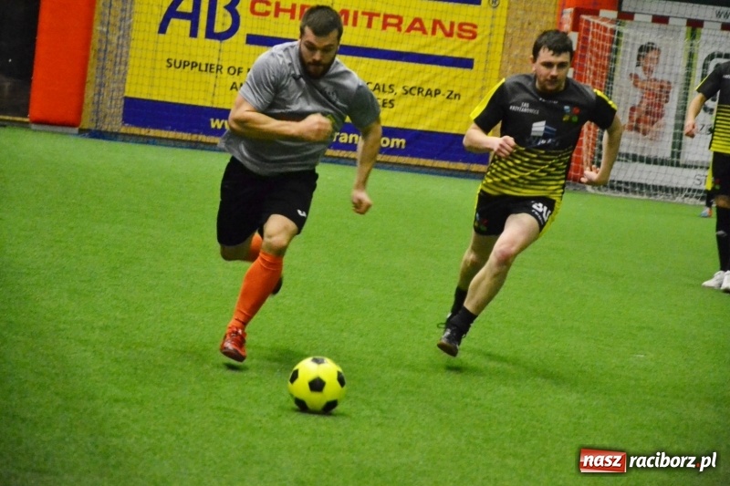 Zdjęcie w galerii na portalu naszraciborz.pl: LKS Owsiszcze z Pucharem Wójta w Halowym Turnieju Piłki Nożnej  wiadomości z regionu
