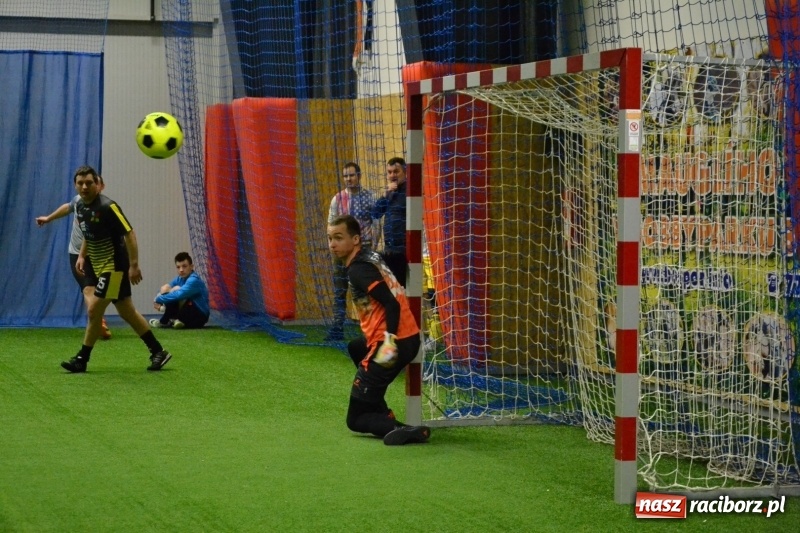 Zdjęcie w galerii na portalu naszraciborz.pl: LKS Owsiszcze z Pucharem Wójta w Halowym Turnieju Piłki Nożnej  wiadomości z regionu