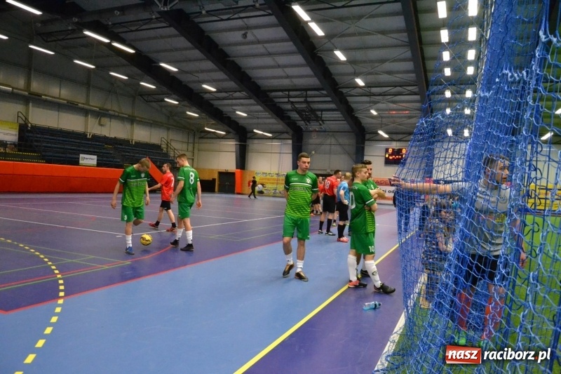 Zdjęcie w galerii na portalu naszraciborz.pl: LKS Owsiszcze z Pucharem Wójta w Halowym Turnieju Piłki Nożnej  wiadomości z regionu