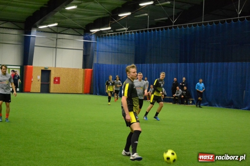 Zdjęcie w galerii na portalu naszraciborz.pl: LKS Owsiszcze z Pucharem Wójta w Halowym Turnieju Piłki Nożnej  wiadomości z regionu
