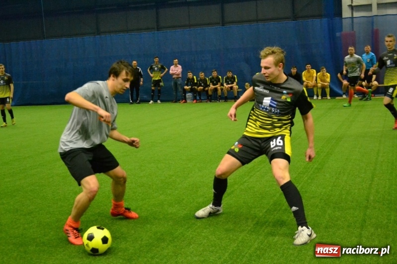 Zdjęcie w galerii na portalu naszraciborz.pl: LKS Owsiszcze z Pucharem Wójta w Halowym Turnieju Piłki Nożnej  wiadomości z regionu
