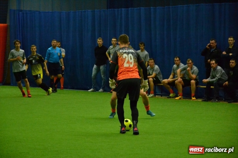 Zdjęcie w galerii na portalu naszraciborz.pl: LKS Owsiszcze z Pucharem Wójta w Halowym Turnieju Piłki Nożnej  wiadomości z regionu