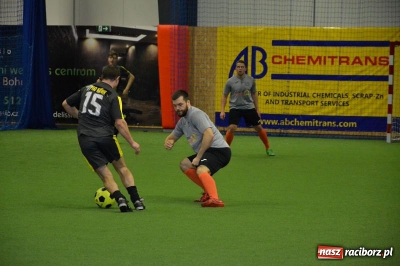 Zdjęcie w galerii na portalu naszraciborz.pl: LKS Owsiszcze z Pucharem Wójta w Halowym Turnieju Piłki Nożnej  wiadomości z regionu
