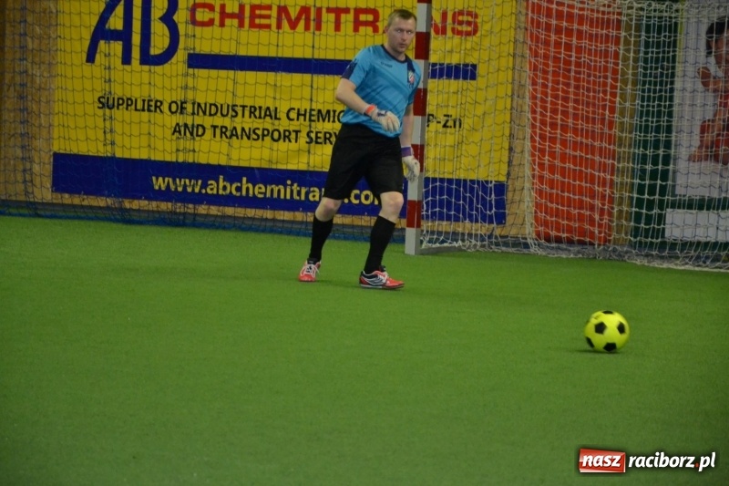 Zdjęcie w galerii na portalu naszraciborz.pl: LKS Owsiszcze z Pucharem Wójta w Halowym Turnieju Piłki Nożnej  wiadomości z regionu