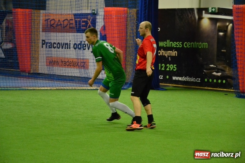 Zdjęcie w galerii na portalu naszraciborz.pl: LKS Owsiszcze z Pucharem Wójta w Halowym Turnieju Piłki Nożnej  wiadomości z regionu