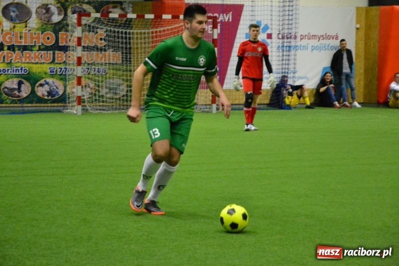 Zdjęcie w galerii na portalu naszraciborz.pl: LKS Owsiszcze z Pucharem Wójta w Halowym Turnieju Piłki Nożnej  wiadomości z regionu